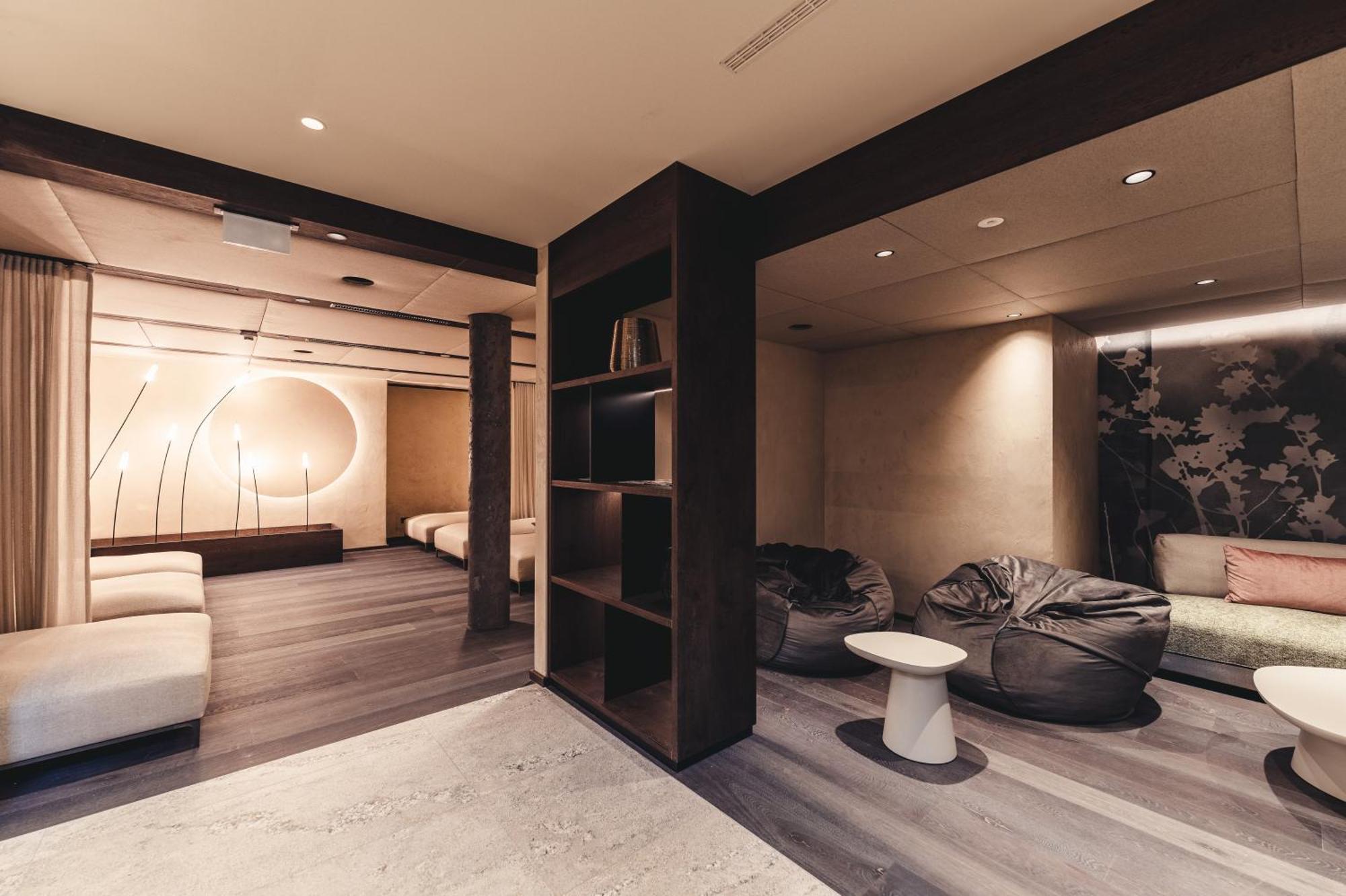 Traumhotel Alpina Superior --Yoga Und Ayurvedahotel (Adults Only) แกร์ลอส ภายนอก รูปภาพ